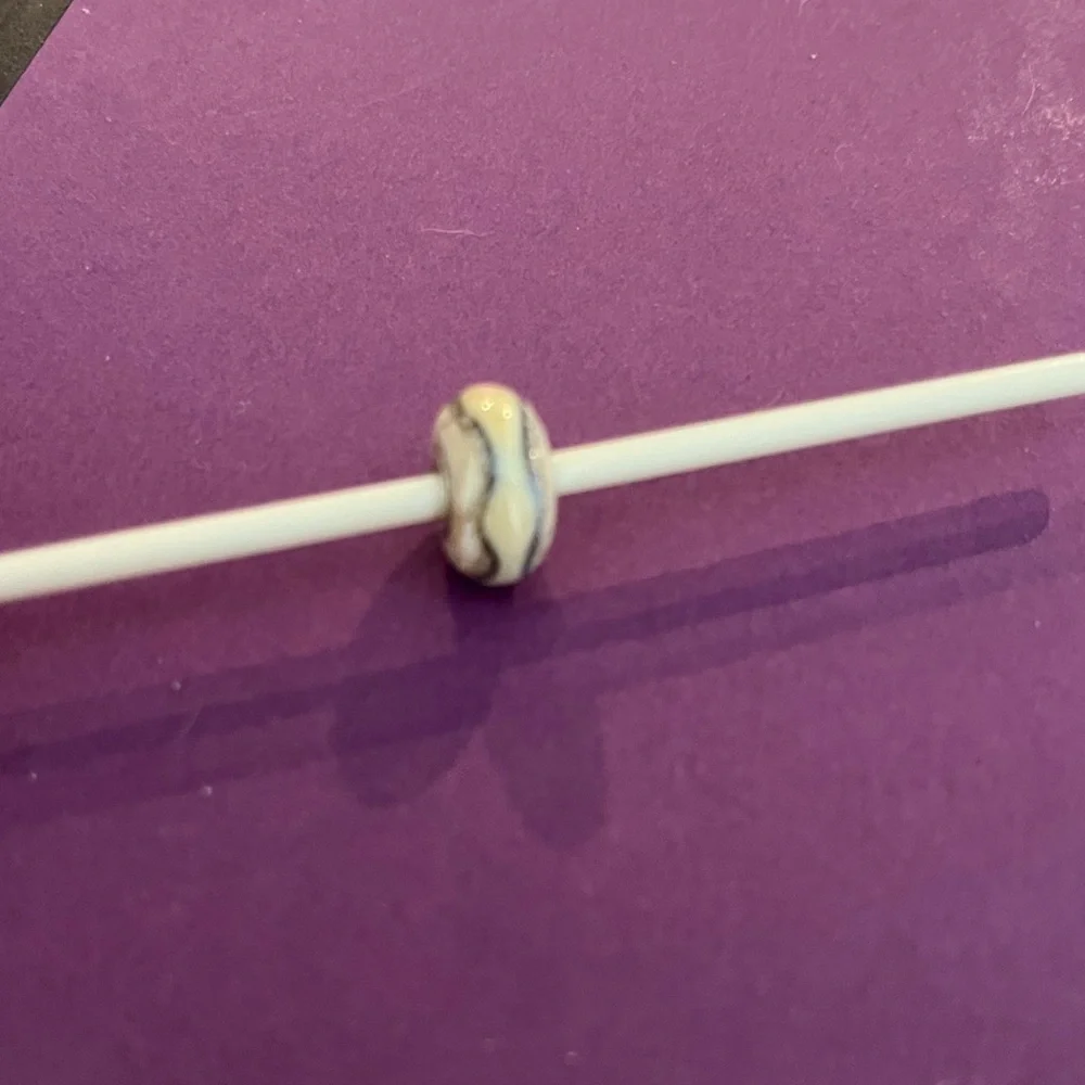 Trollbeads Glass Stone Bead. TGLBE-10285. - Picture 7 of 8